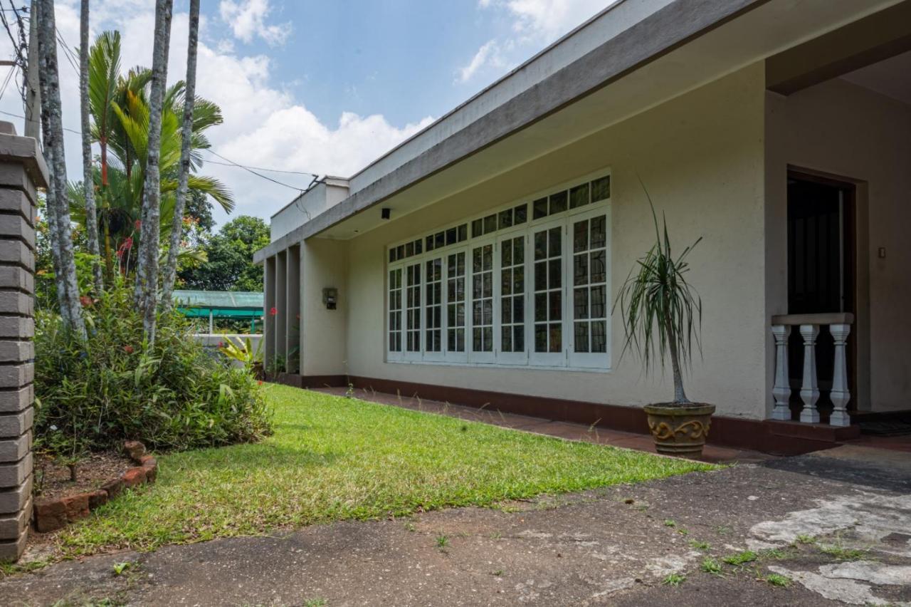 Kandy Twin Hostel Bagian luar foto
